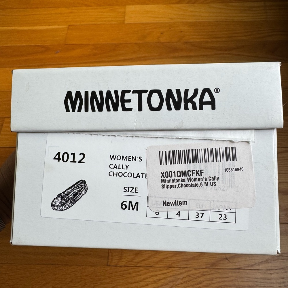 Minnetonka chocolate colored slippers